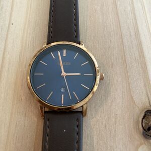 olves Men’s watch Blue Dial With Date Working